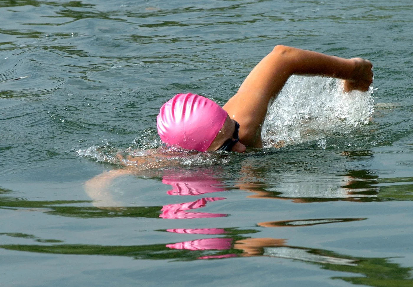 Kirsten Seidel swimming freestyle, wearing a pink cap